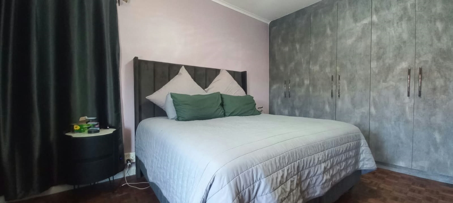 5 Bedroom Property for Sale in Belgravia Western Cape